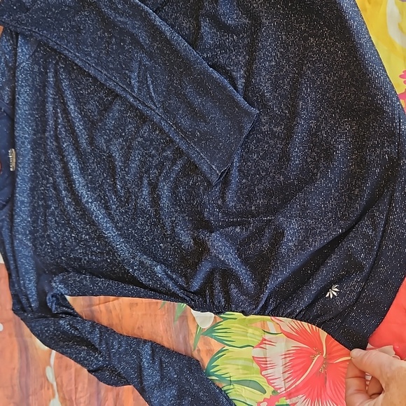 M Athleta long sleeve shirt - Picture 3 of 8
